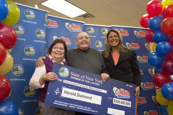 Харольд Даймонд послушал жену, остановился на заправке, и купил билет лотереи MegaMillions, который принес ему целое состояние.