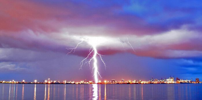  Вы скорее погибнете от удара в молнию, чем выиграете в лотерею – вероятность выше.