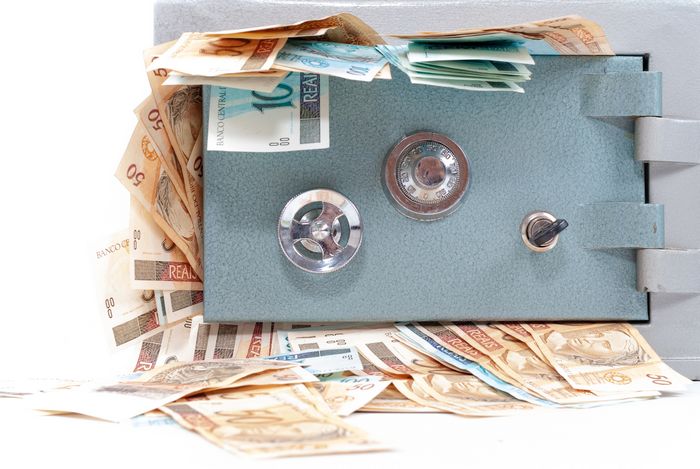 Сейф с деньгами